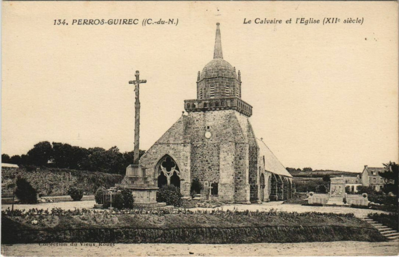 Carte postale ancienne Perros-Guirec Le Calvaire et l'Eglise à Perros-Guirec