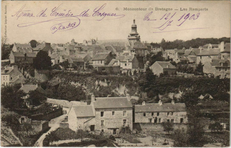 Carte postale ancienne Moncontour-de-Bretagne Les Remparts à Moncontour