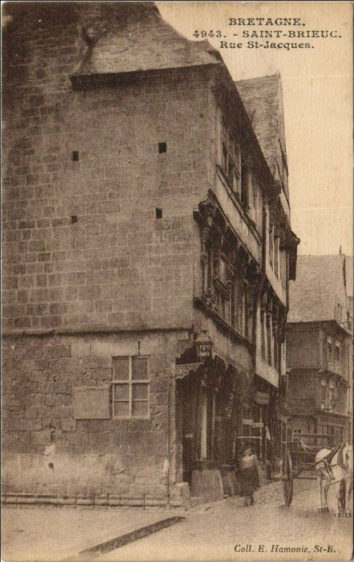 Carte postale ancienne Saint-Brieuc Rue Saint-Jacques à Saint-Brieuc