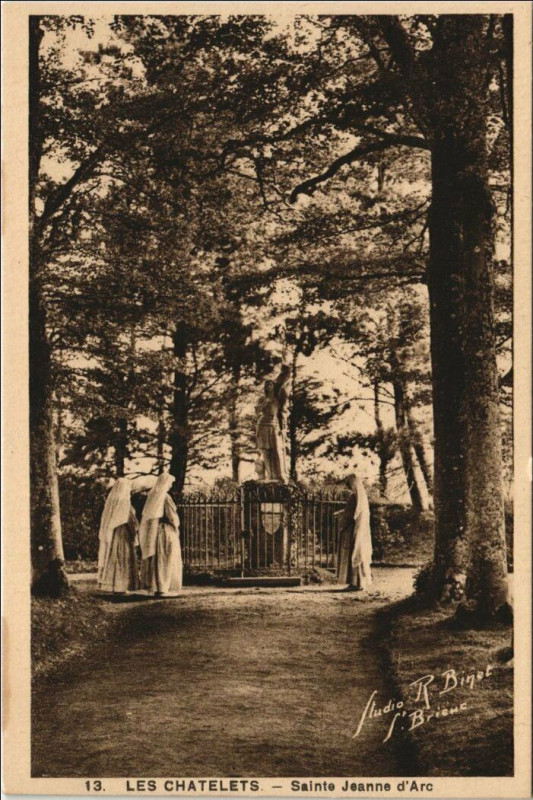 Carte postale ancienne Les Chatelets - Sainte Jeanne d'Arc