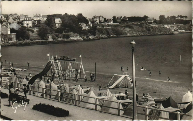 Carte postale ancienne Saint-Cast Boulevard de la Mer vers la Pointe de l'Isle