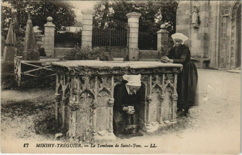 Carte postale ancienne Minihy-TREGUIERLe Tombeau de Saint-Yves