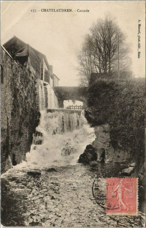 Carte postale ancienne Chatelaudren Cascade
