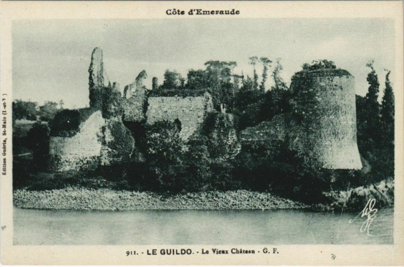 Carte postale ancienne Le Guildo Le Vieux Chateau