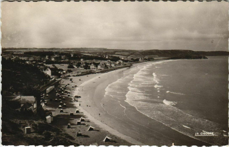 Carte postale ancienne Erquy La Plage de Caroual à Erquy