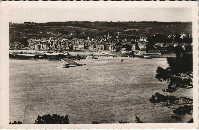 Carte postale ancienne Paimpol Vue Generale prise de la Falaise de Kerroch à Paimpol