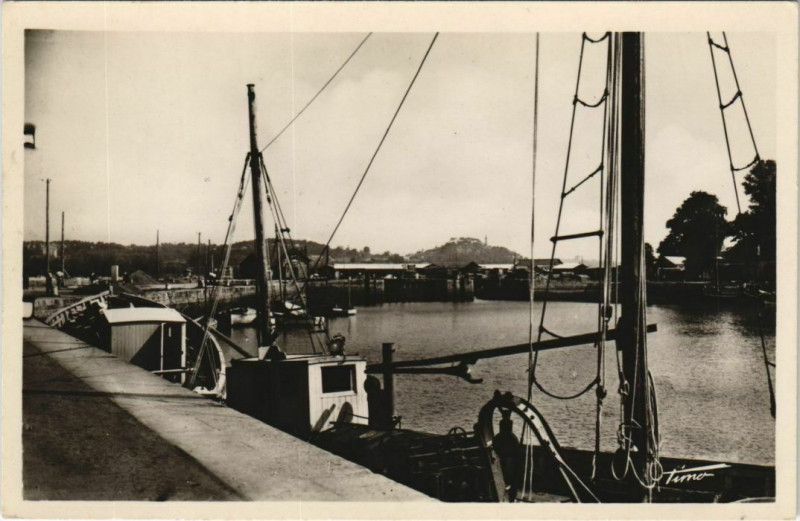 Carte postale ancienne Paimpol Un Coin du Port - Les Ecluses à Paimpol