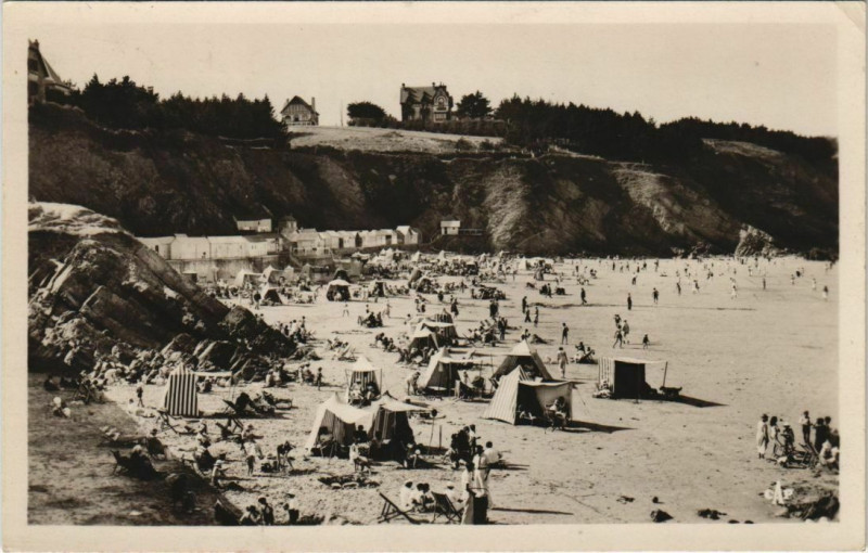 Carte postale ancienne Binic La Plage de l'Avant-Port