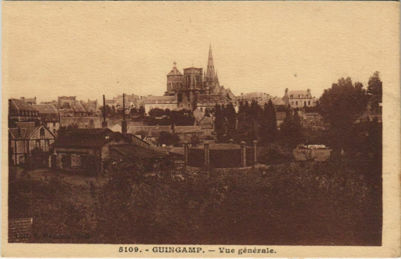 Carte postale ancienne Guingamp Vue Generale à Guingamp