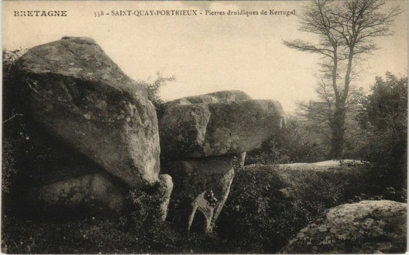 Carte postale ancienne Saint-Quai-Portrieux Pierres Druidiques de Kertugal