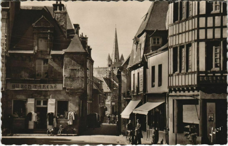 Carte postale ancienne Paimpol Place du Martray à Paimpol