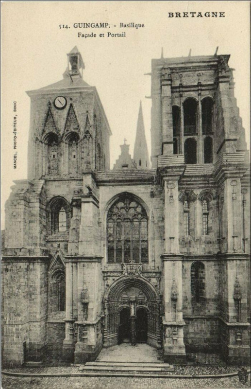 Carte postale ancienne Guingamp Basilique - Facade et Portail à Guingamp