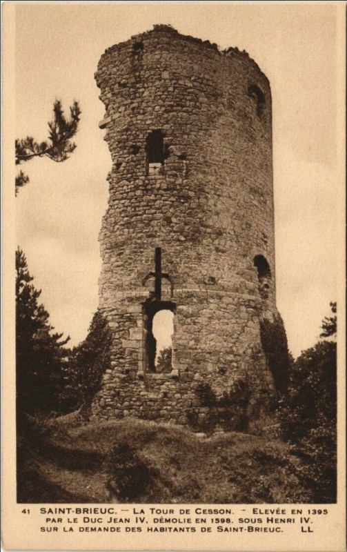 Carte postale ancienne Saint-Brieuc La Tour de Cesson à Saint-Brieuc