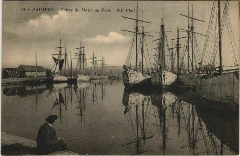 Carte postale ancienne Paimpol Calme du Matin au Port à Paimpol