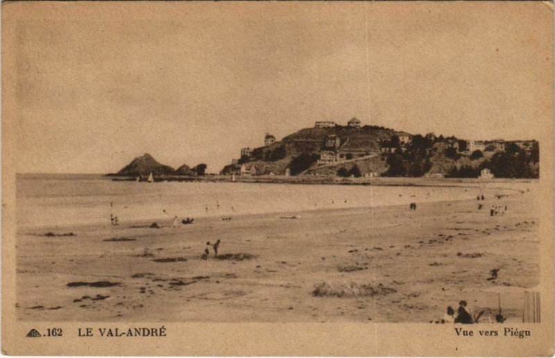 Carte postale ancienne Le Val-Andre Vue vers Piegu