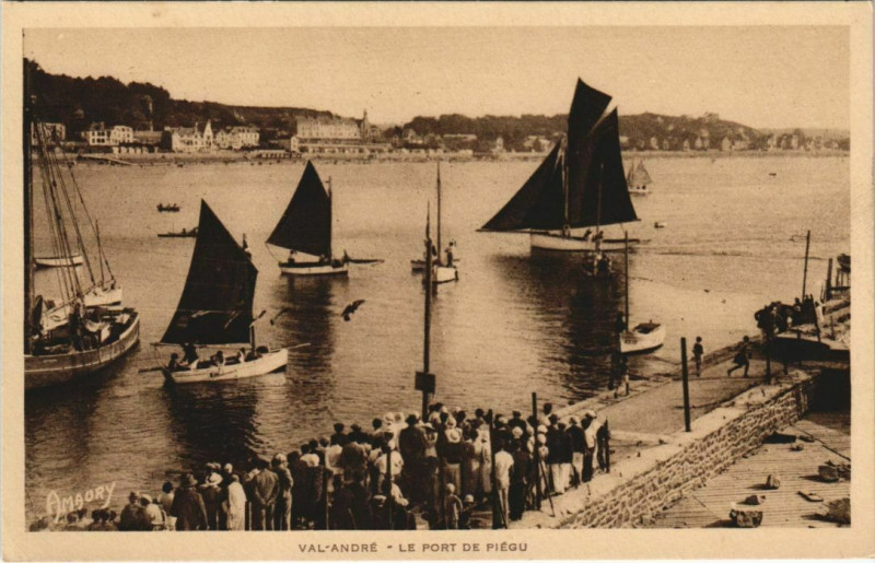 Carte postale ancienne Le Val-Andre Le Port de Piegu