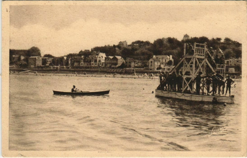 Carte postale ancienne Le Val-Andre L'Heure du Bain