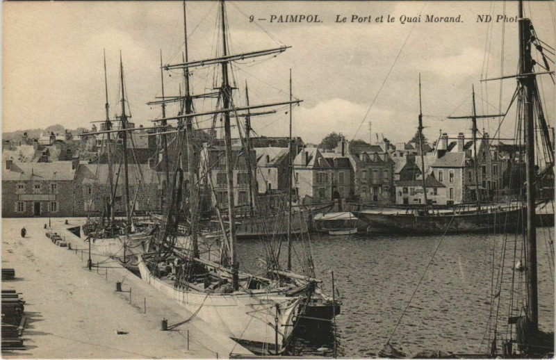 Carte postale ancienne Paimpol Le Port et le Quai Morand à Paimpol
