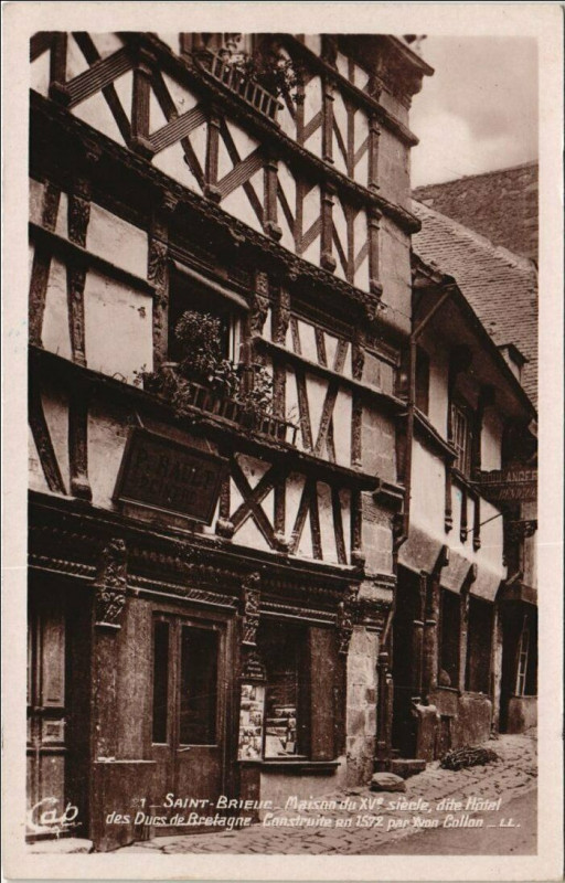 Carte postale ancienne Saint-Brieuc Maison du Xve Siecle à Saint-Brieuc