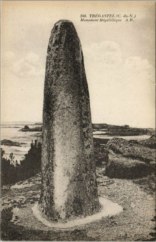 Carte postale ancienne Tregastel Monument Megalithique