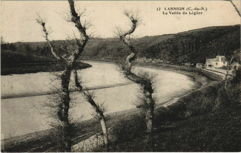 Carte postale ancienne Lannion La Vallee du Leguer à Lannion