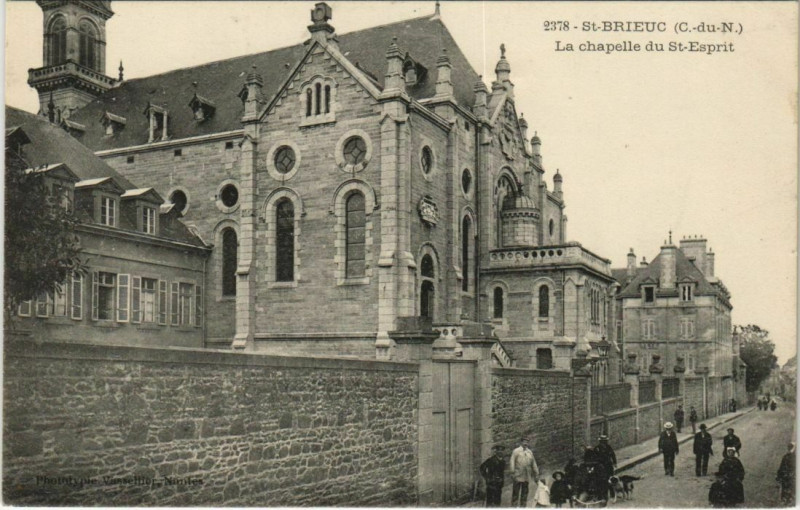 Carte postale ancienne Saint-Brieuc La Chapelle du Saint-Esprit à Saint-Brieuc