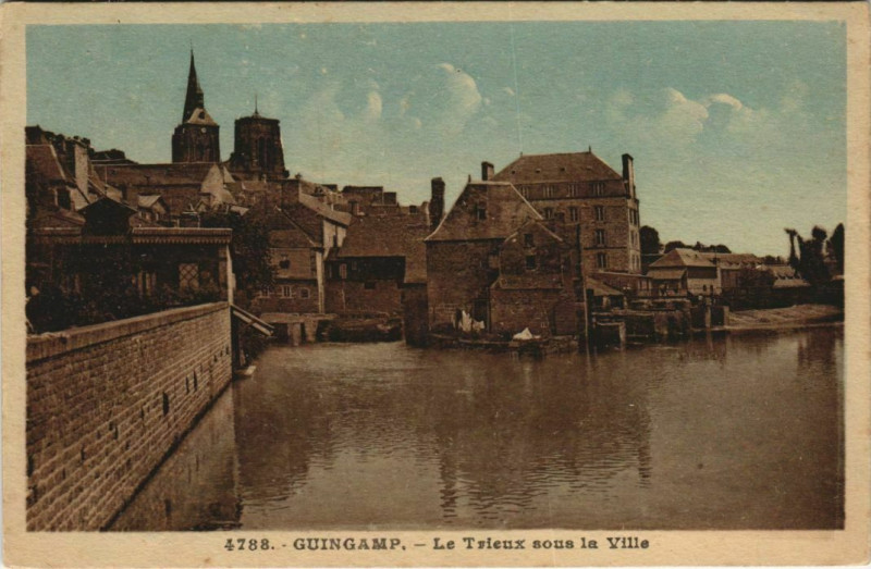 Carte postale ancienne Guingamp Le Trieux sous la Ville à Guingamp