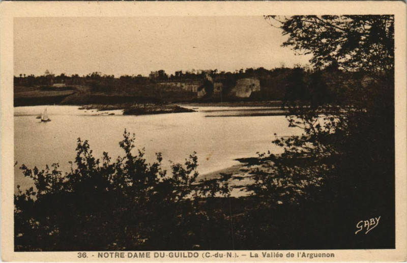 Carte postale ancienne Le Guildo Notre-Dame du Guildo - La Vallee de l'Arguenon