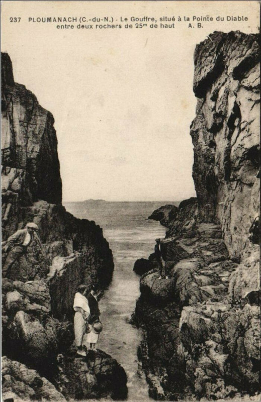Carte postale ancienne Ploumanach Le Gouffre