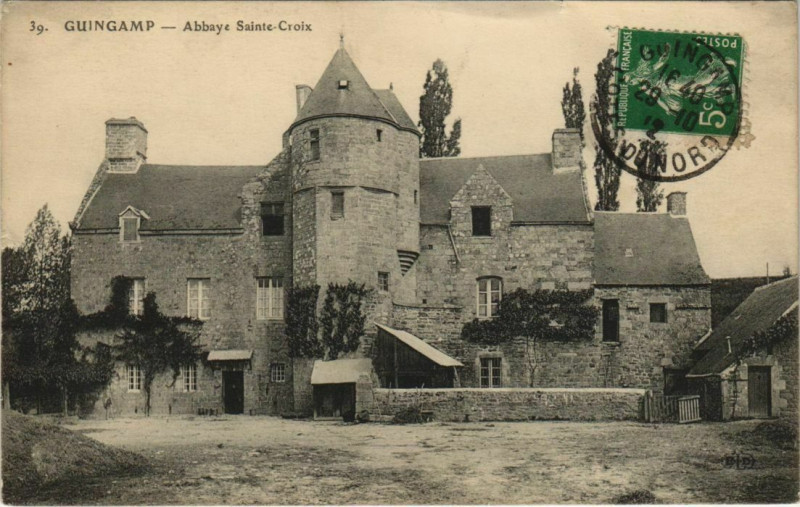 Carte postale ancienne Guingamp Abbaye Sainte-Croix à Guingamp