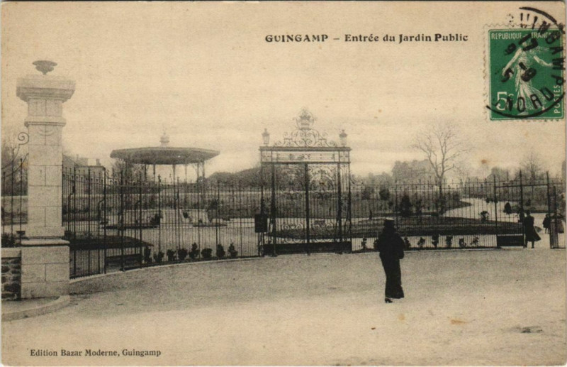 Carte postale ancienne Guingamp Entree du Jardin Public à Guingamp