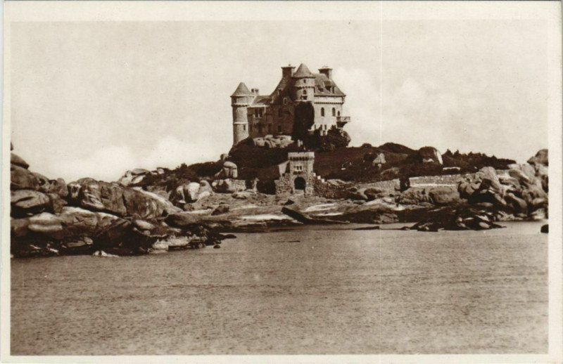 Carte postale ancienne Ploumanach Le Chateau de Costaeres