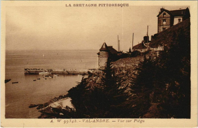 Carte postale ancienne Le Val-Andre Vue sur Piegu