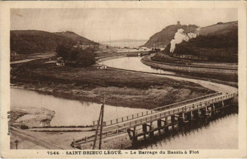 Carte postale ancienne Saint-Brieuc Legue - Le Barrage du Bassin a Flot à Saint-Brieuc