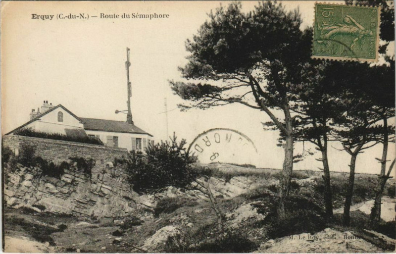 Carte postale ancienne Erquy Route du Semaphore à Erquy