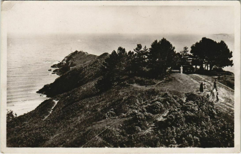 Carte postale ancienne Saint-Cast La Pointe de la Garde