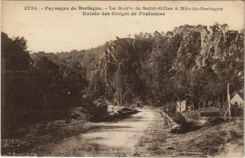 Carte postale ancienne La Route Saint-Gilles a Mur-de-Bretagne