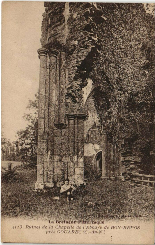 Carte postale ancienne Saint-Gelven - Ruines de la chapelle de l'abbaye de Bon Repos à Bon Repos sur Blavet