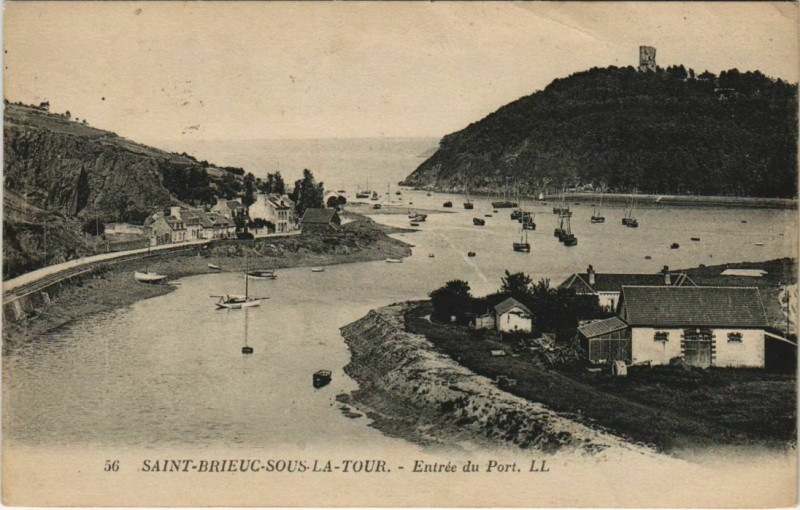 Carte postale ancienne Saint-Brieuc Saint-Brieuc-Sous-la-Tour - Entree du Port à Saint-Brieuc