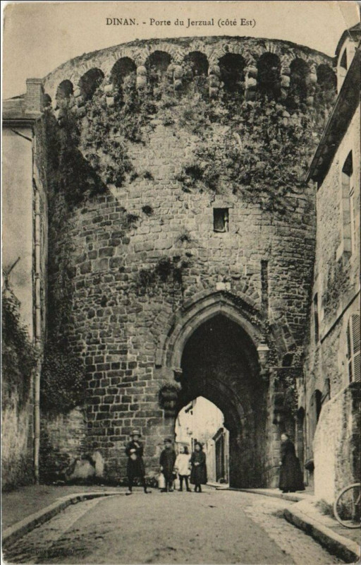 Carte postale ancienne Dinan Porte du Jerzual - Cote Est à Dinan
