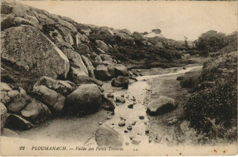Carte postale ancienne Ploumanach Vallee des Petits Troieros