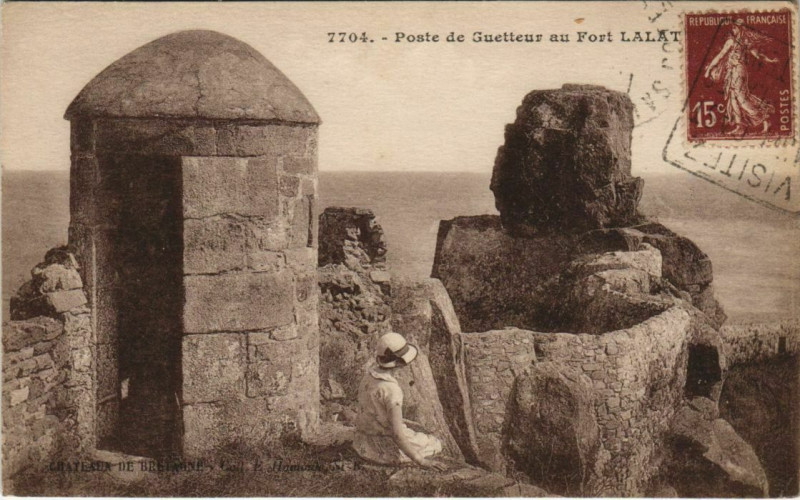 Carte postale ancienne Poste de Guetteur au Fort La Latte