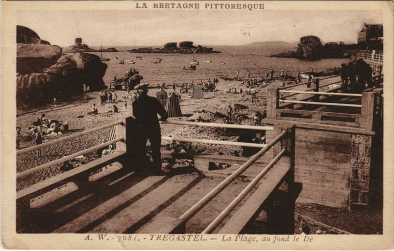Carte postale ancienne Tregastel La Plage - Au Fomd le De