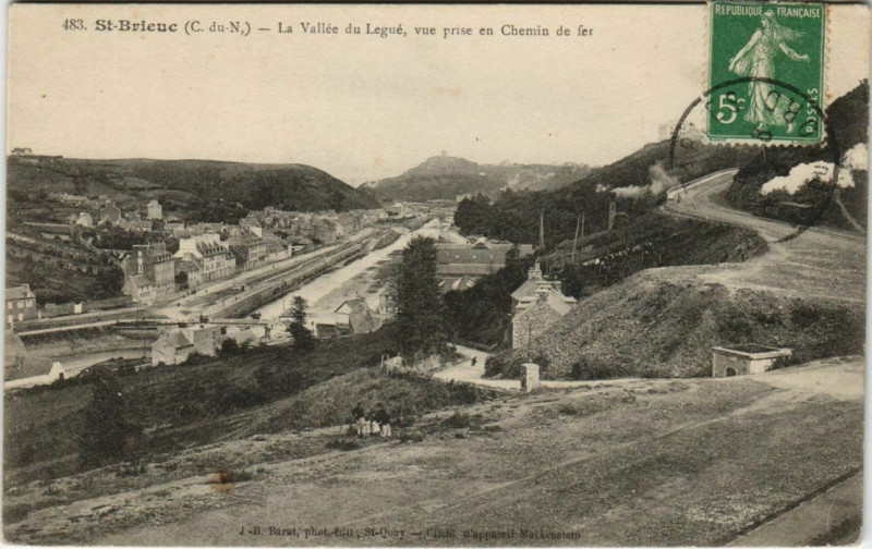 Carte postale ancienne Saint-Brieuc La Vallee du Legue - Vue prise en Chemin de Fer à Saint-Brieuc