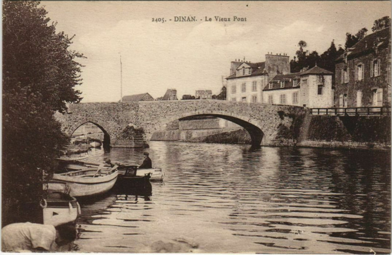 Carte postale ancienne Dinan Le Vieux Pont à Dinan
