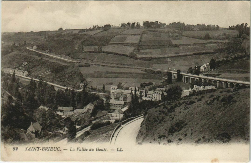 Carte postale ancienne Saint-Brieuc La Vallee du Gouet à Saint-Brieuc