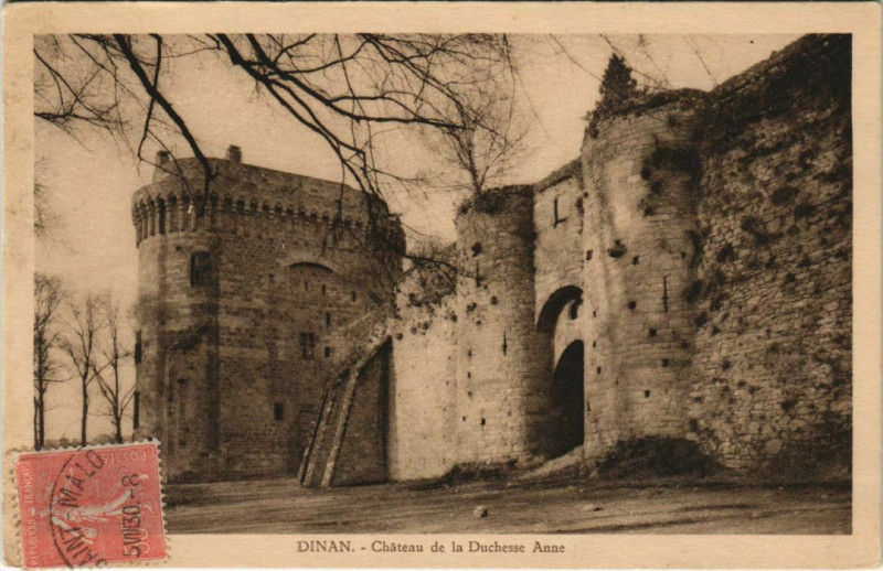 Carte postale ancienne Dinan Chateau de la Duchesse Anne à Dinan