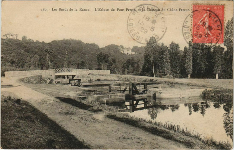 Carte postale ancienne Les Bords de la Rance - L'Ecluse de Pont-Perrin et le Chateau