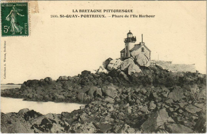 Carte postale ancienne Saint-Quay Portrieux Phare de l'Ile Harbour France à Saint-Quay-Portrieux