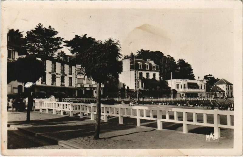 Carte postale ancienne Saint-Quay Portrieux Un Coin de la plage France à Saint-Quay-Portrieux